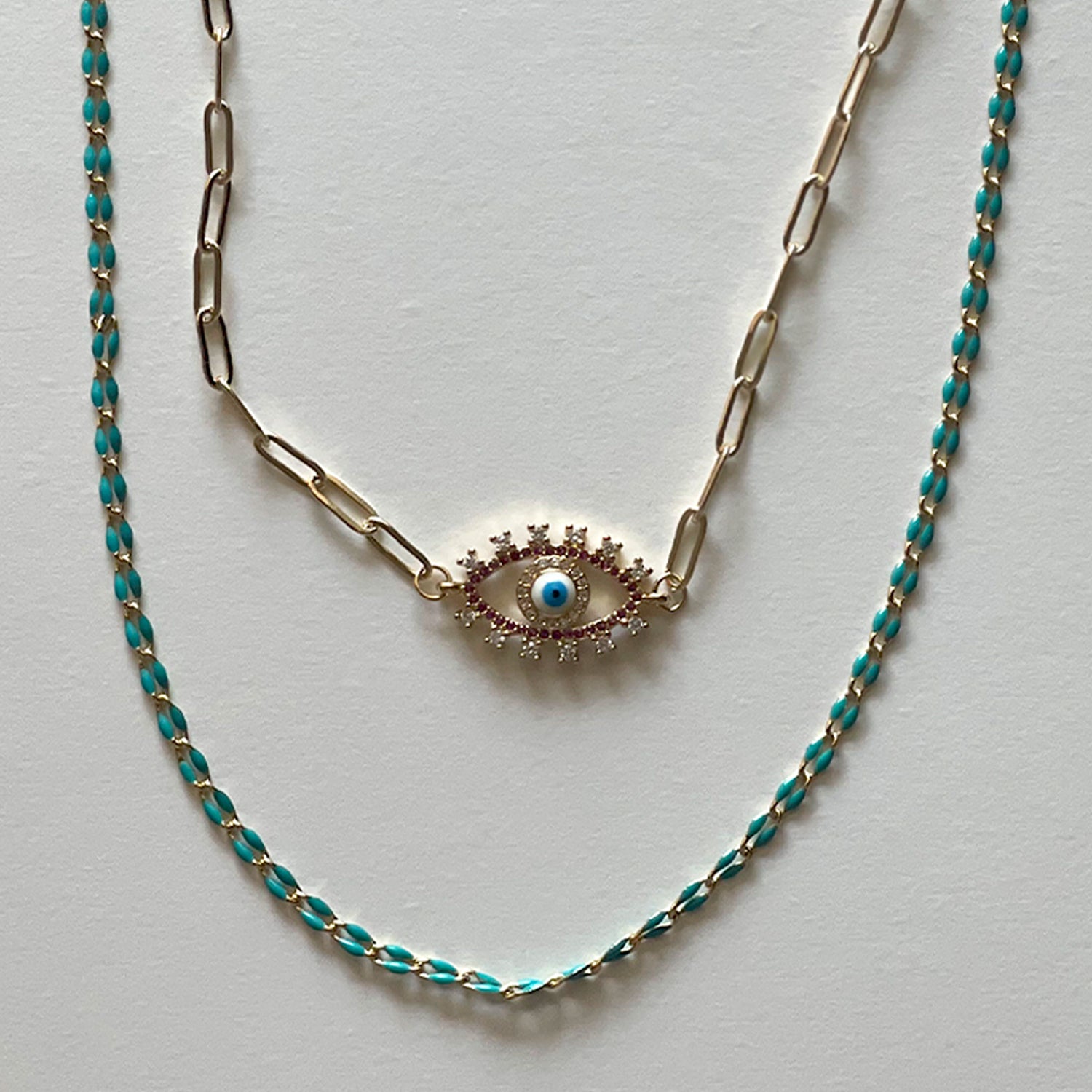 The eye and blue necklace