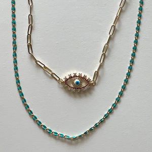 The eye and blue necklace