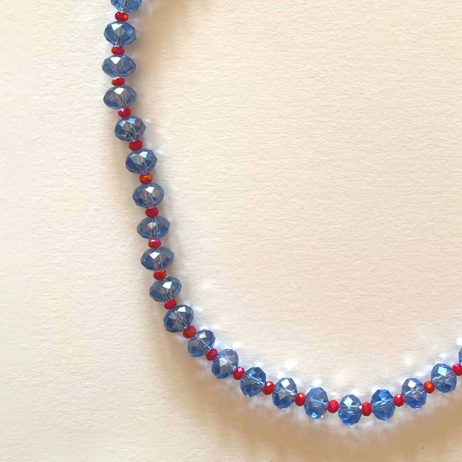 The blue and red crystals necklace