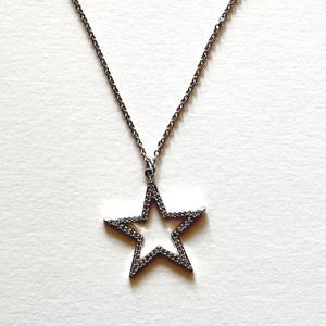 The silver star necklace
