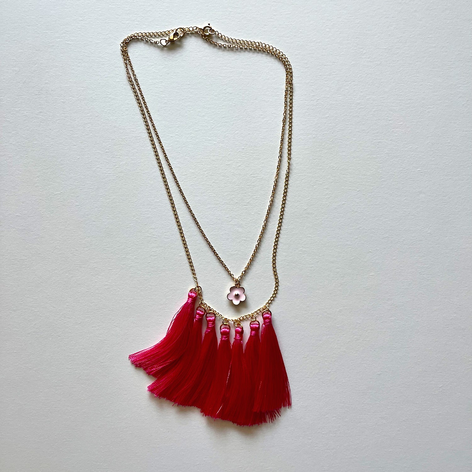 The pink fringes necklace