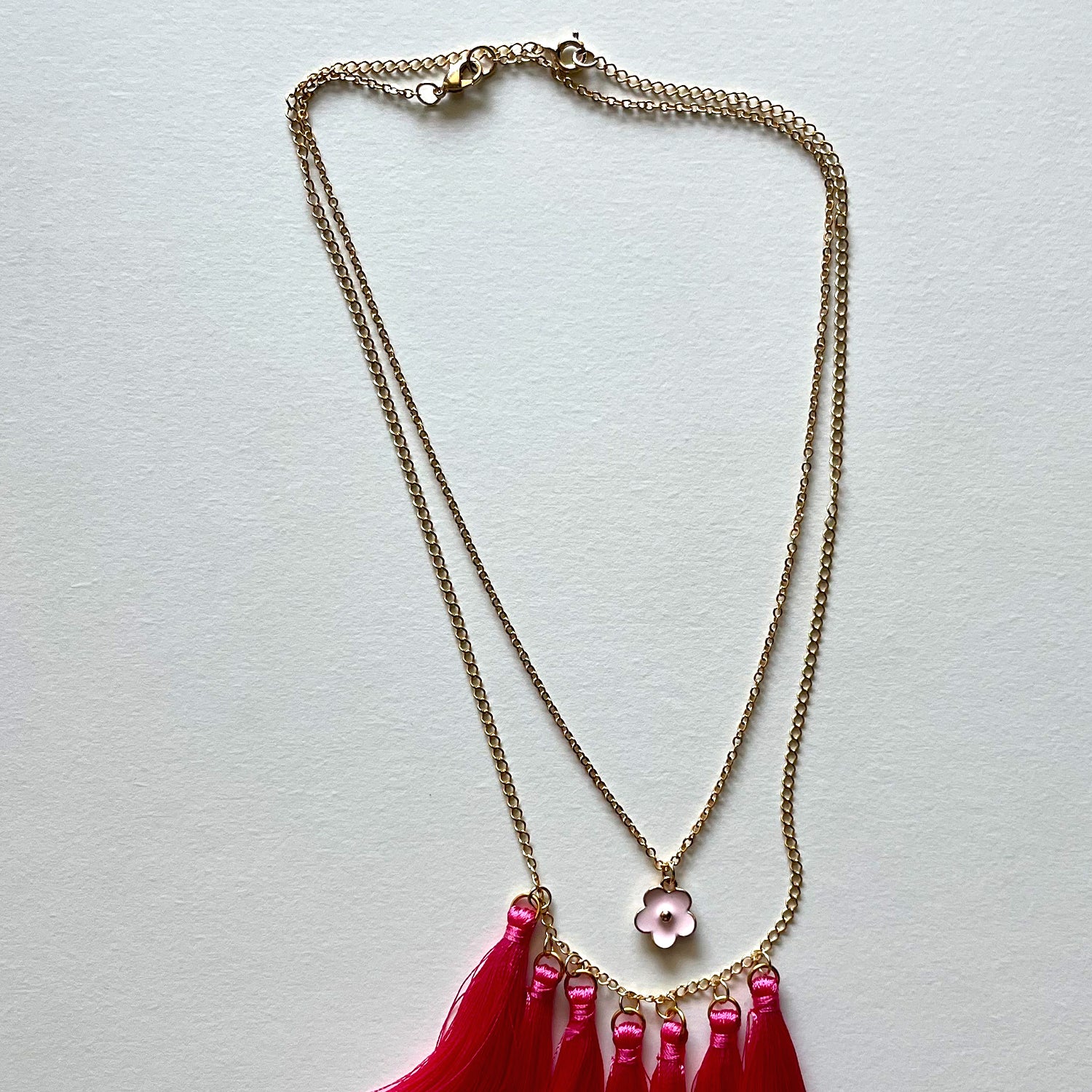 The pink fringes necklace