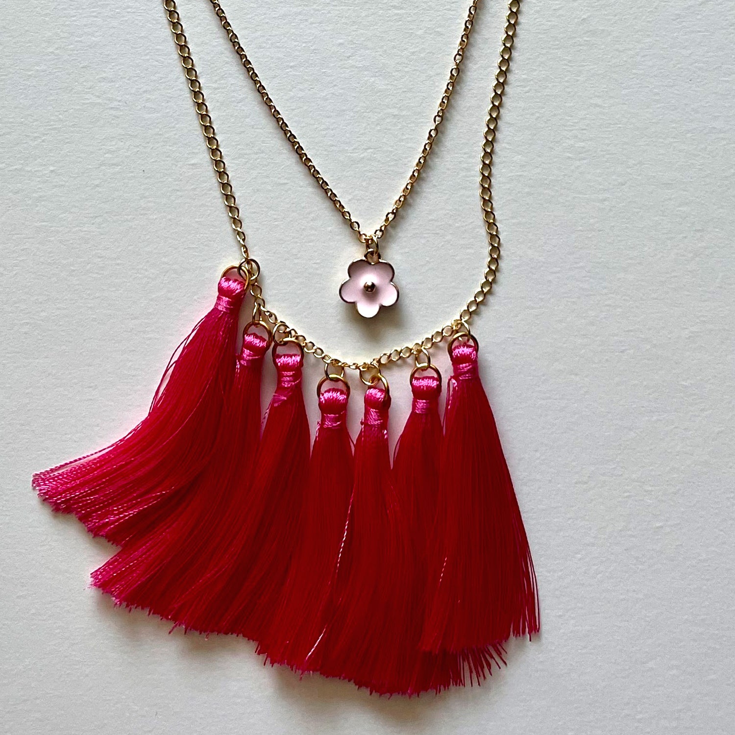 The pink fringes necklace