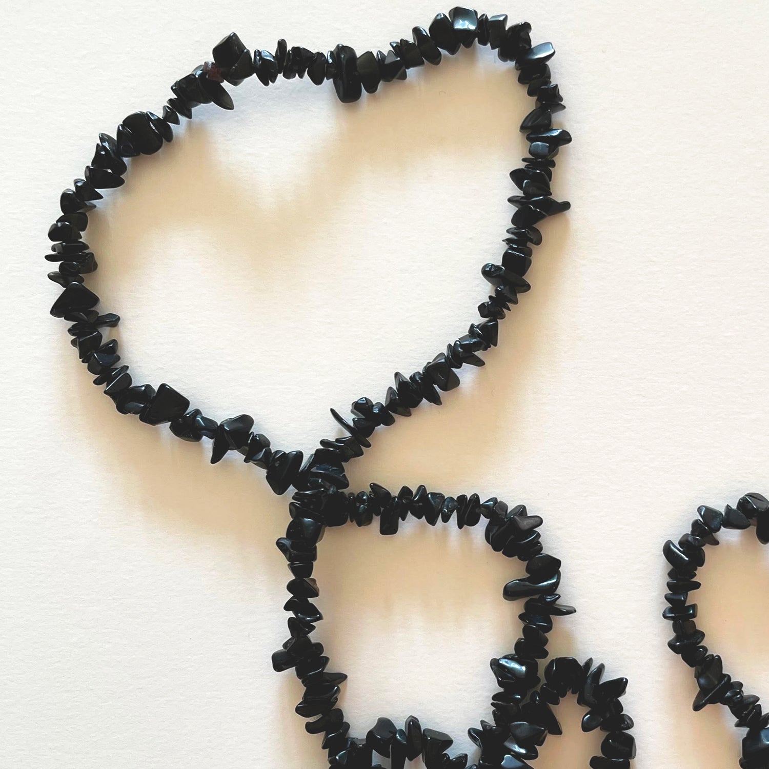 The black stones necklace
