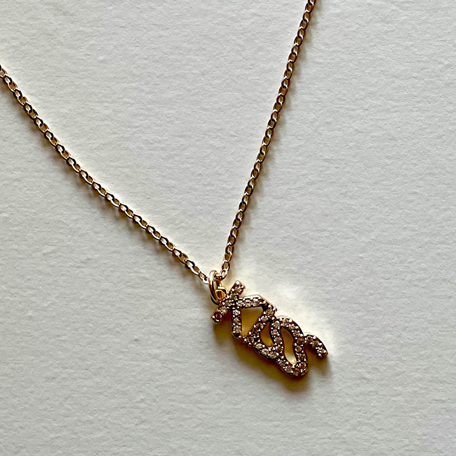 The kiss necklace