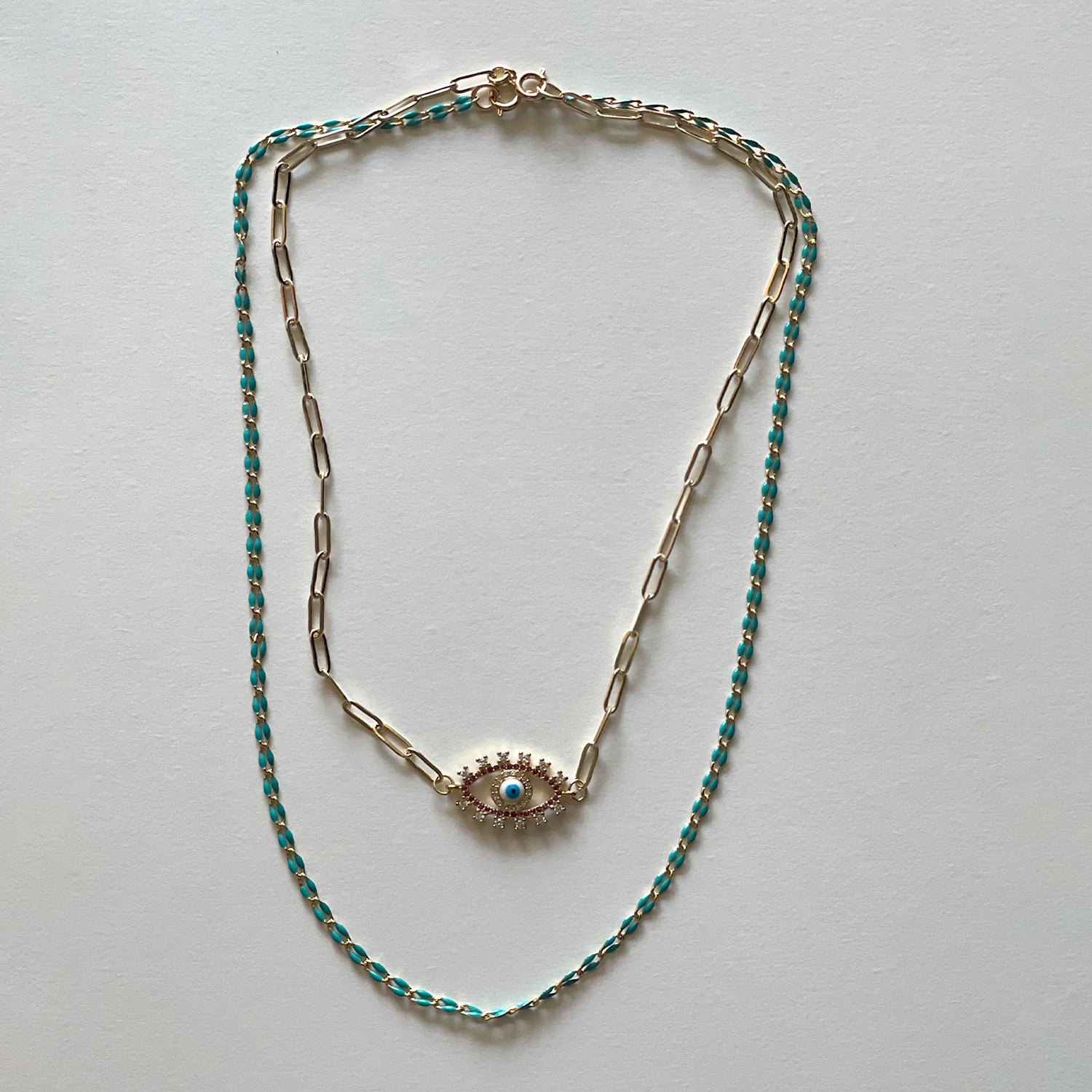 The eye and blue necklace