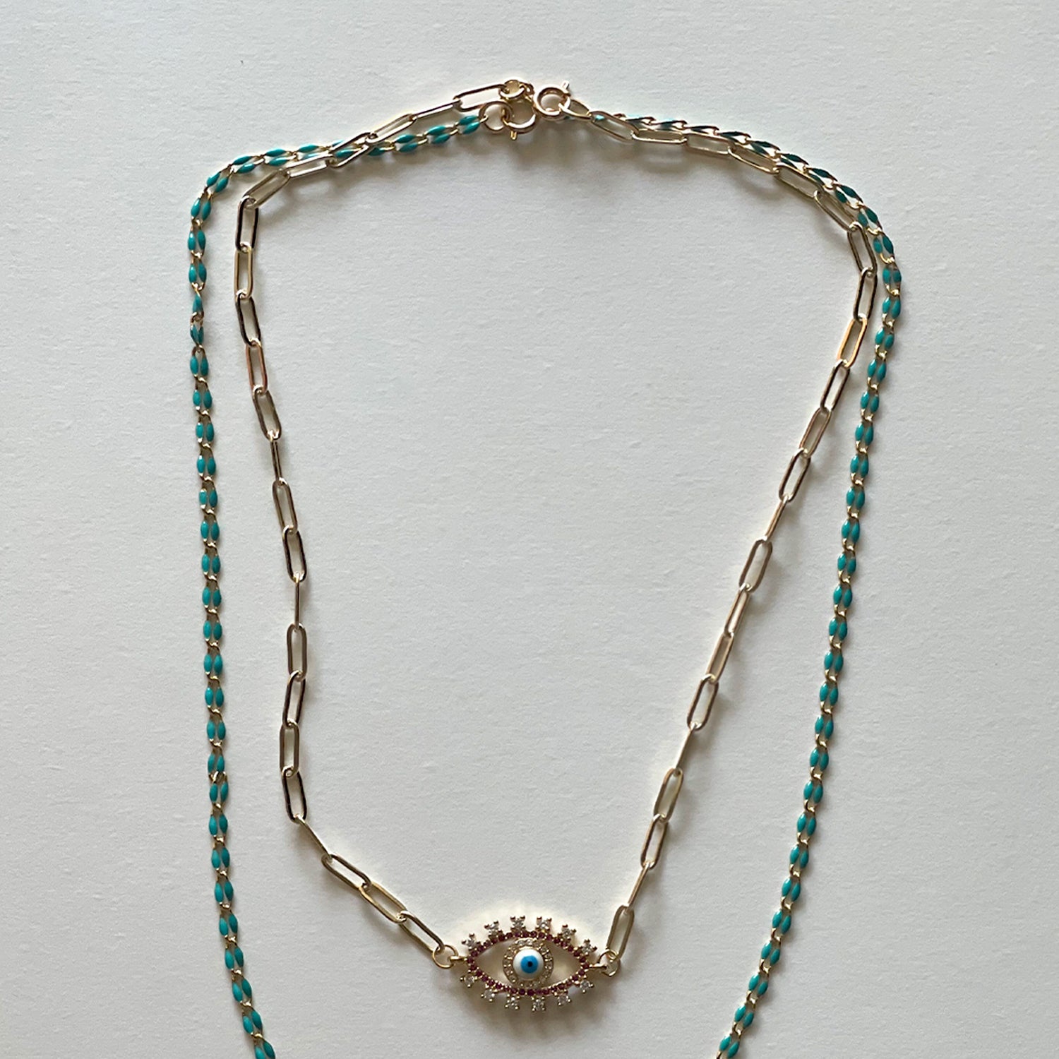 The eye and blue necklace